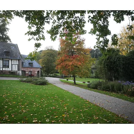 Holiday home Chateau D'harcelaines Maisnieres