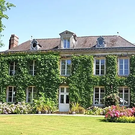 Château D'harcelaines Hébergement de vacances *