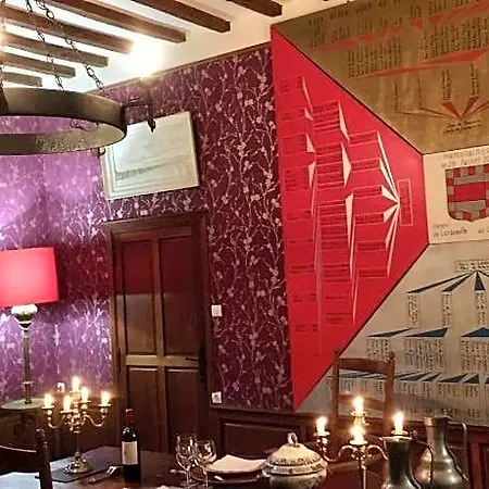 Château D'harcelaines Hébergement de vacances *