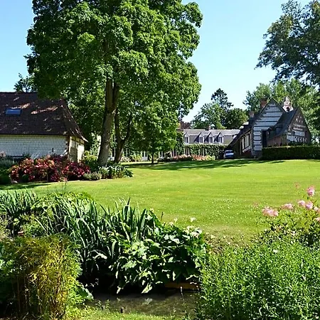Hébergement de vacances Château D'harcelaines *