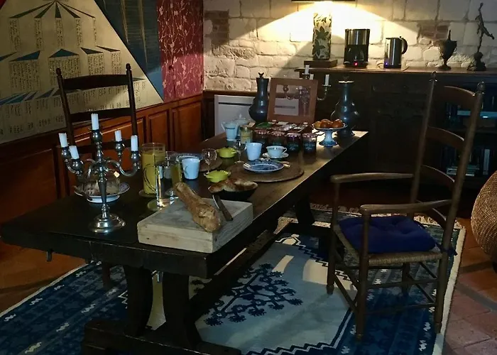 Chateau D'harcelaines Maisnieres